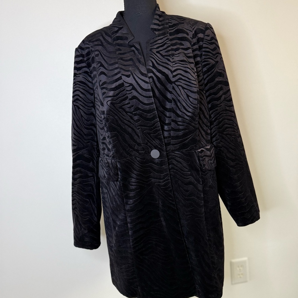 Chico’s Black Zebra Jacquard Blazer Animal Print Jacket Size 2 Large - Picture 2 of 8